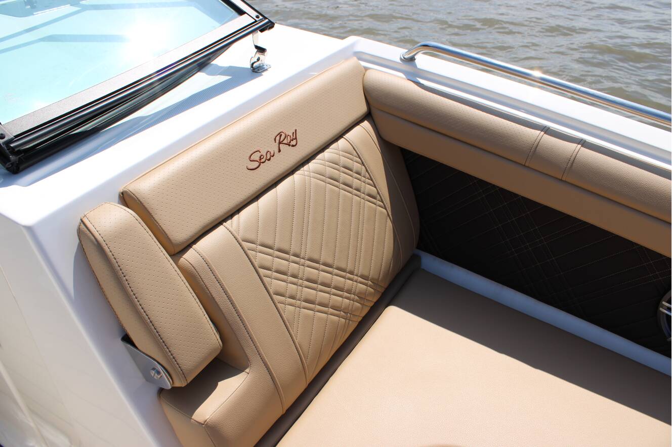 A photo of this 2026 Sea Ray SDX 290