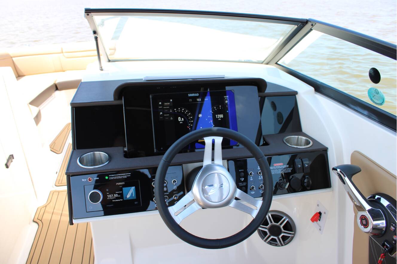 A photo of this 2026 Sea Ray SDX 290
