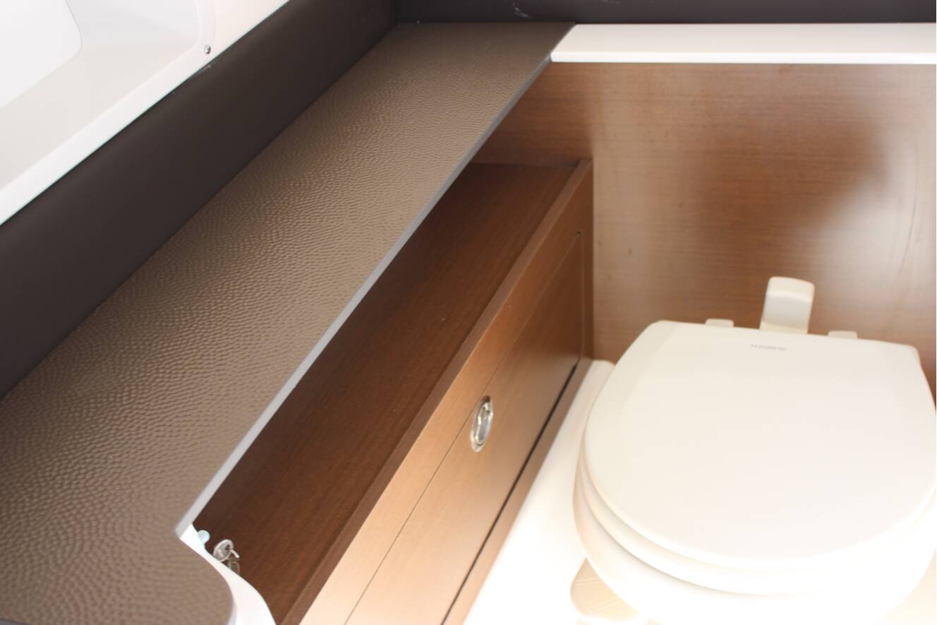 A photo of this 2026 Sea Ray SDX 290