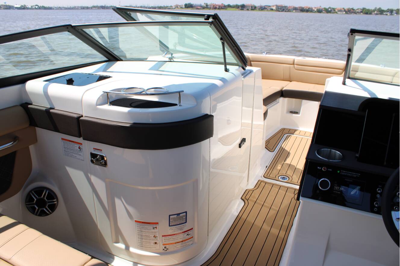 A photo of this 2026 Sea Ray SDX 290