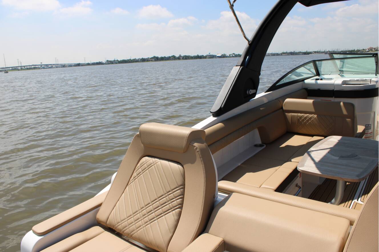 A photo of this 2026 Sea Ray SDX 290