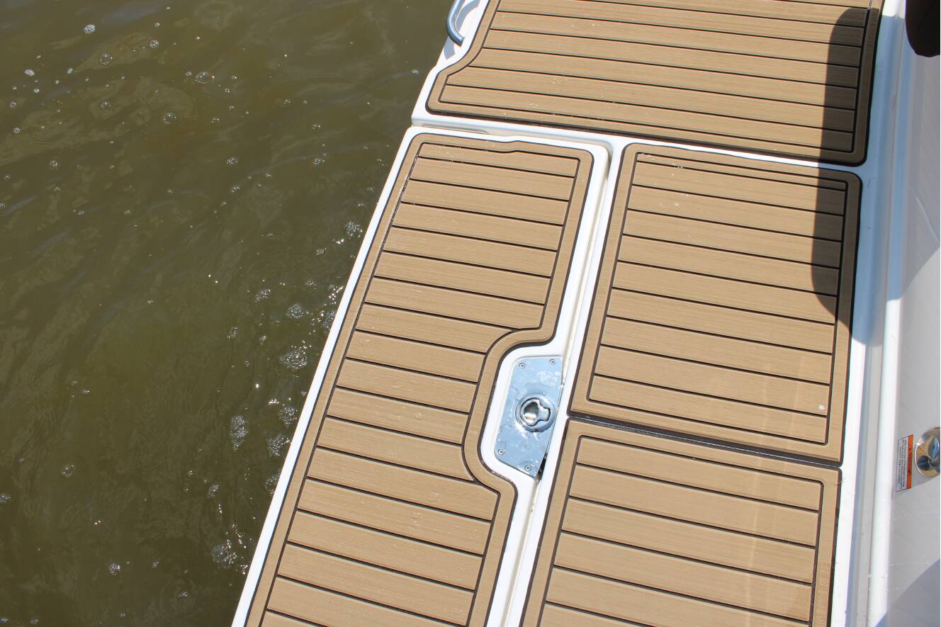 A photo of this 2026 Sea Ray SDX 290