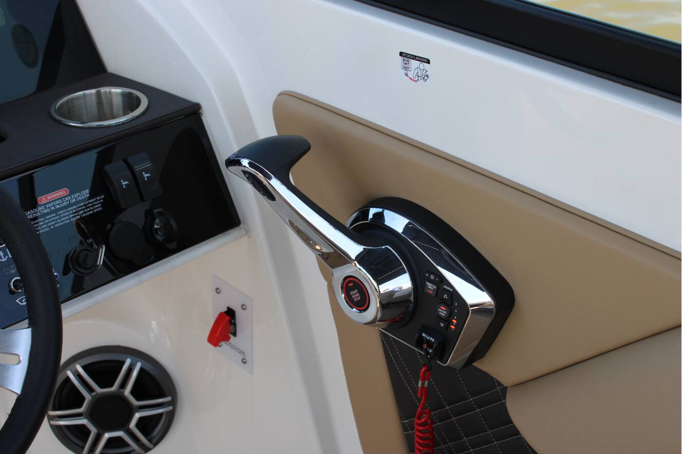 A photo of this 2026 Sea Ray SDX 290