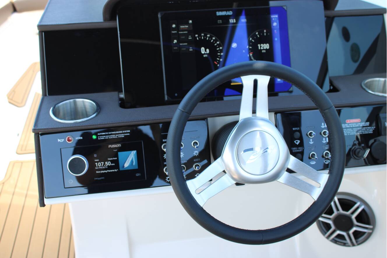 A photo of this 2026 Sea Ray SDX 290