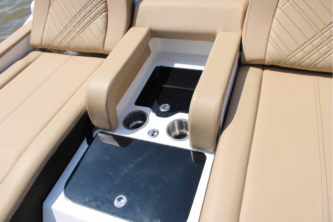A photo of this 2026 Sea Ray SDX 290