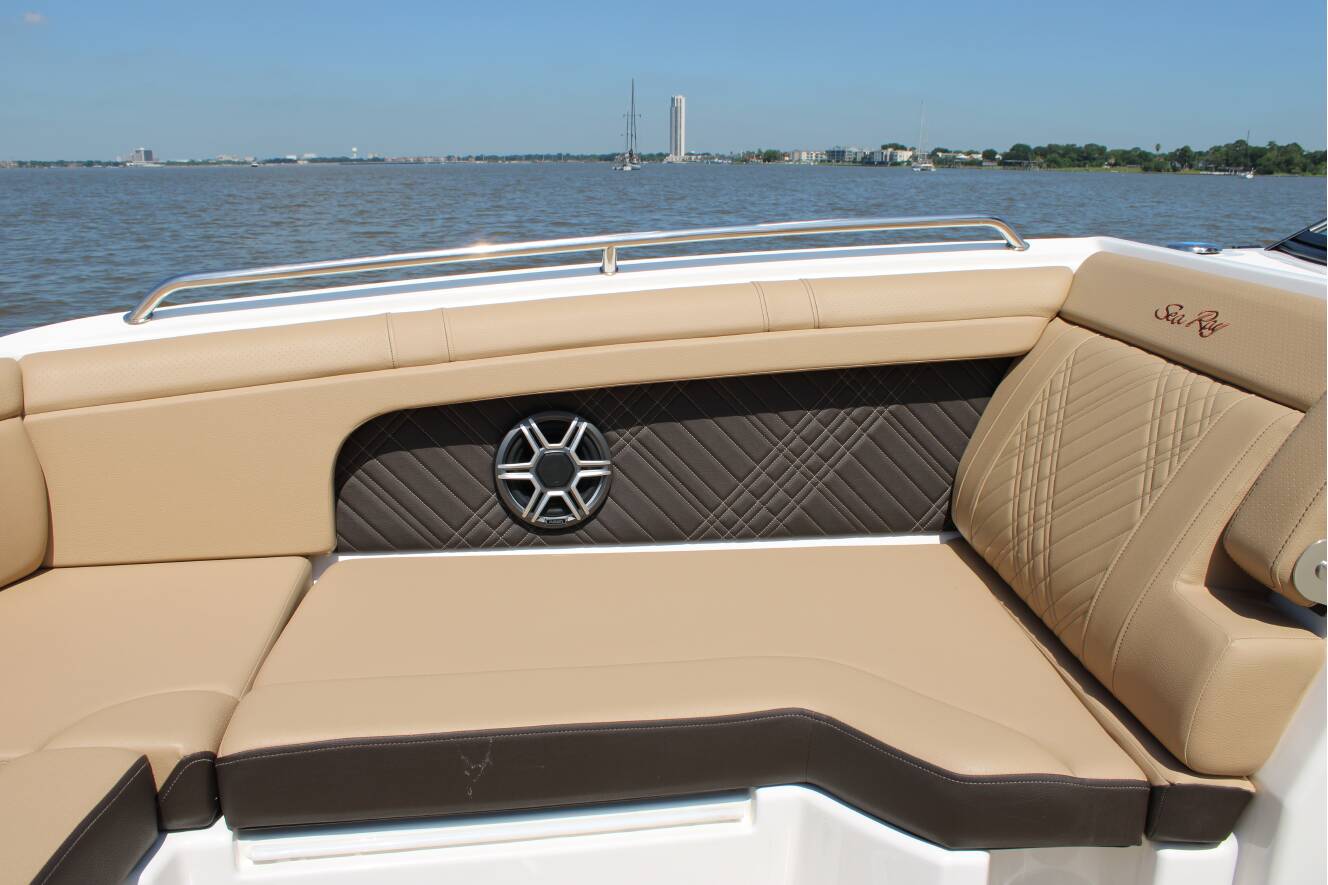 A photo of this 2026 Sea Ray SDX 290