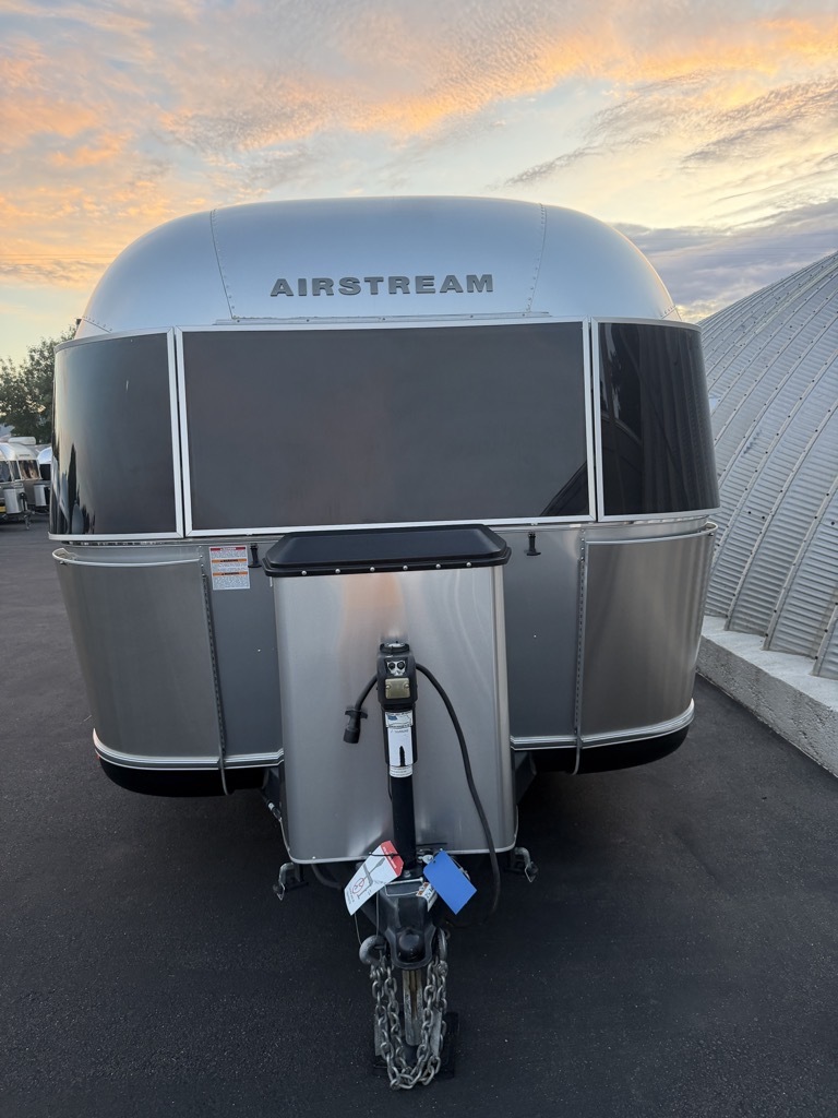 2022 Airstream CLASSIC 30RBQ in winters CA
