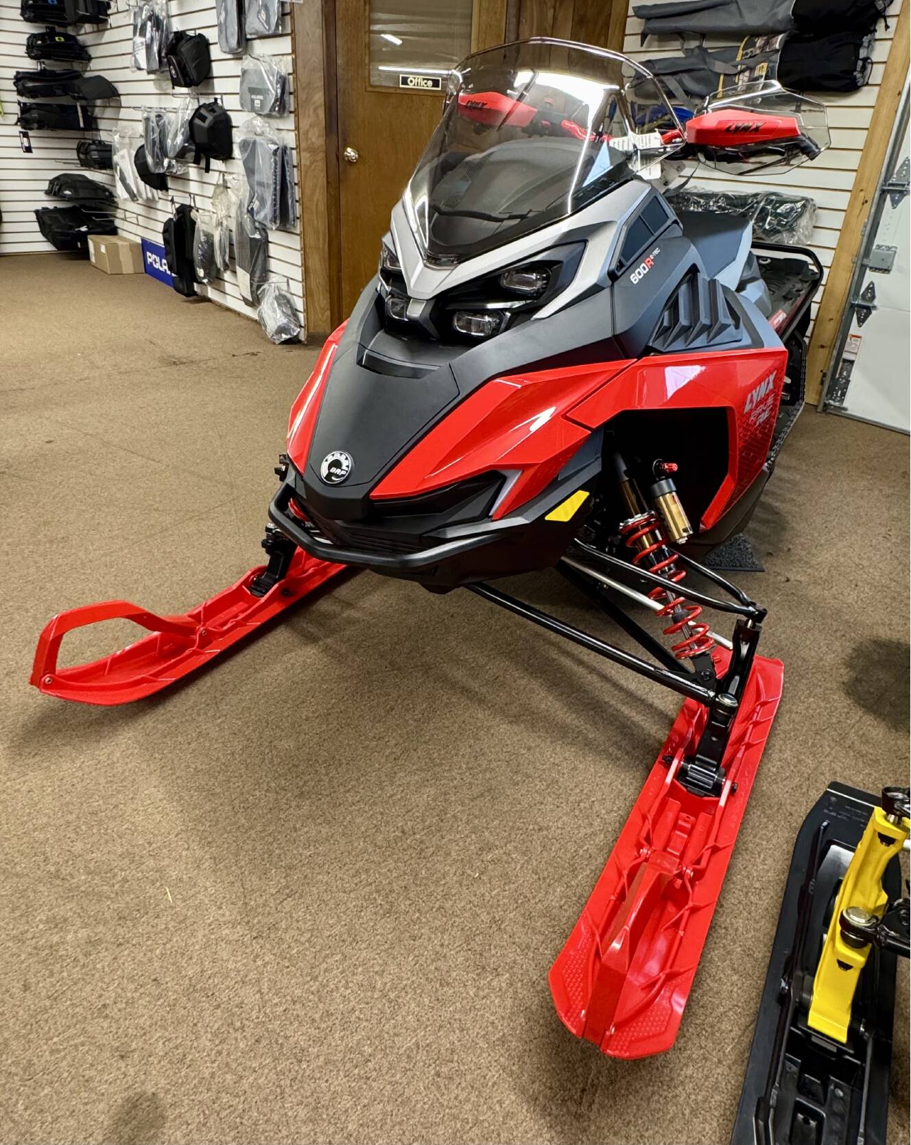 A photo of this 2026 Lynx Rave RE 600R E-TEC Ice Ripper XT 1.5 M.S. / E.S.
