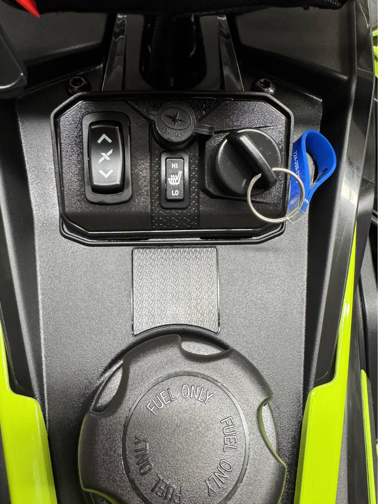 A photo of this 2026 Polaris 650 INDY VR1 137 Dynamix SC ES