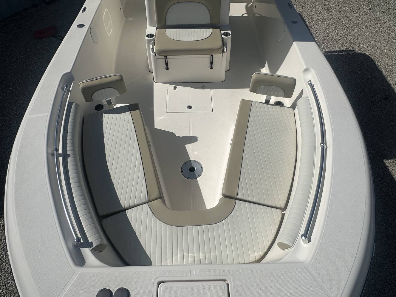 A photo of this 2021 Sea Born LX26 CENTER CONSOLE LE XLT