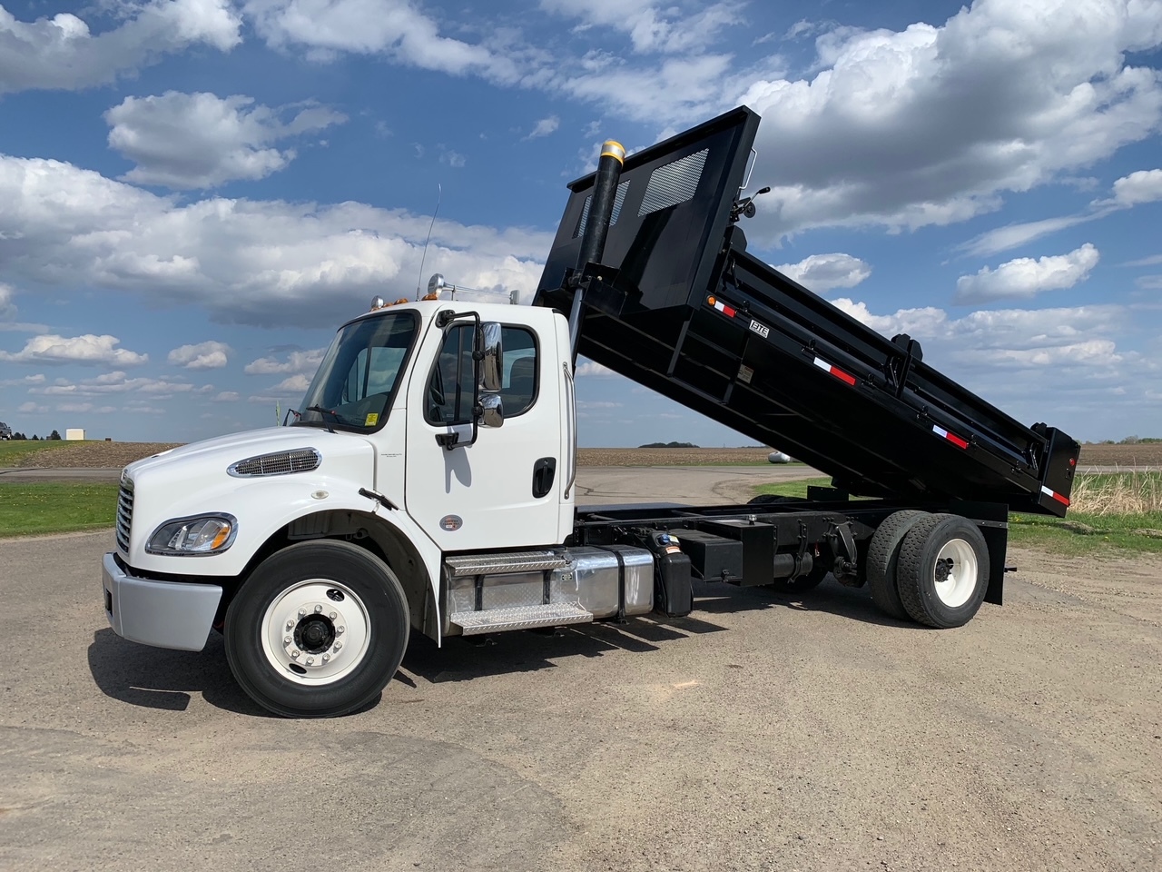 2020 FREIGHTLINER BUSINESS CLASS M2 106 in Elrosa, MN