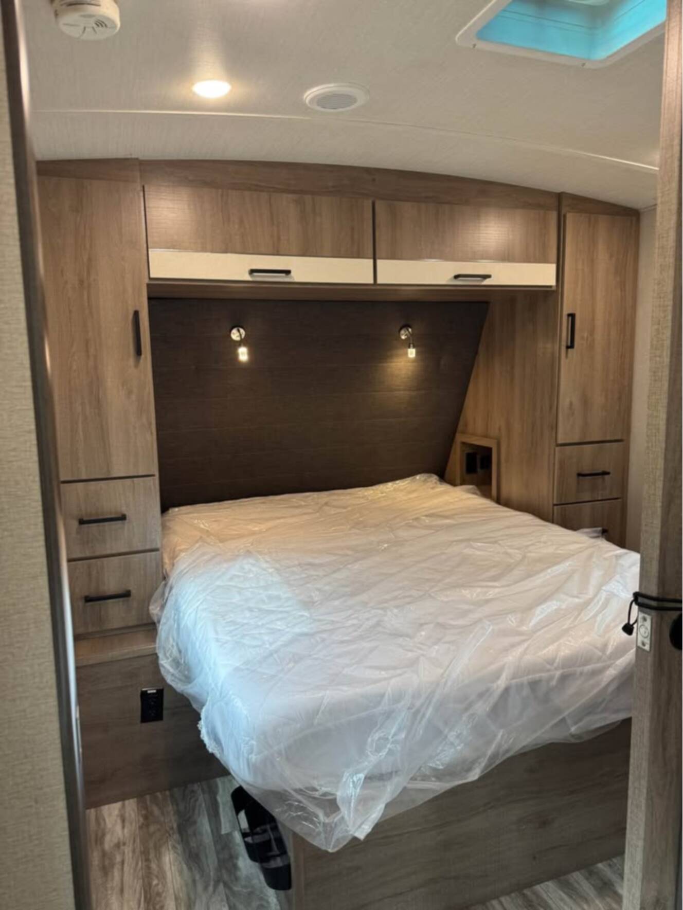 A photo of this 2021 Grand Design IMAGINE 2600RB