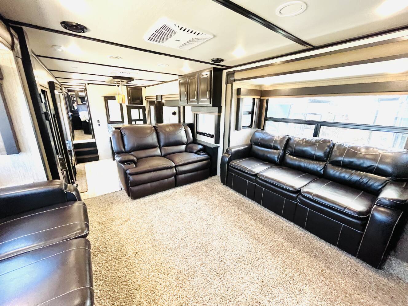 A photo of this 2018 Grand Design MOMENTUM 376TH
