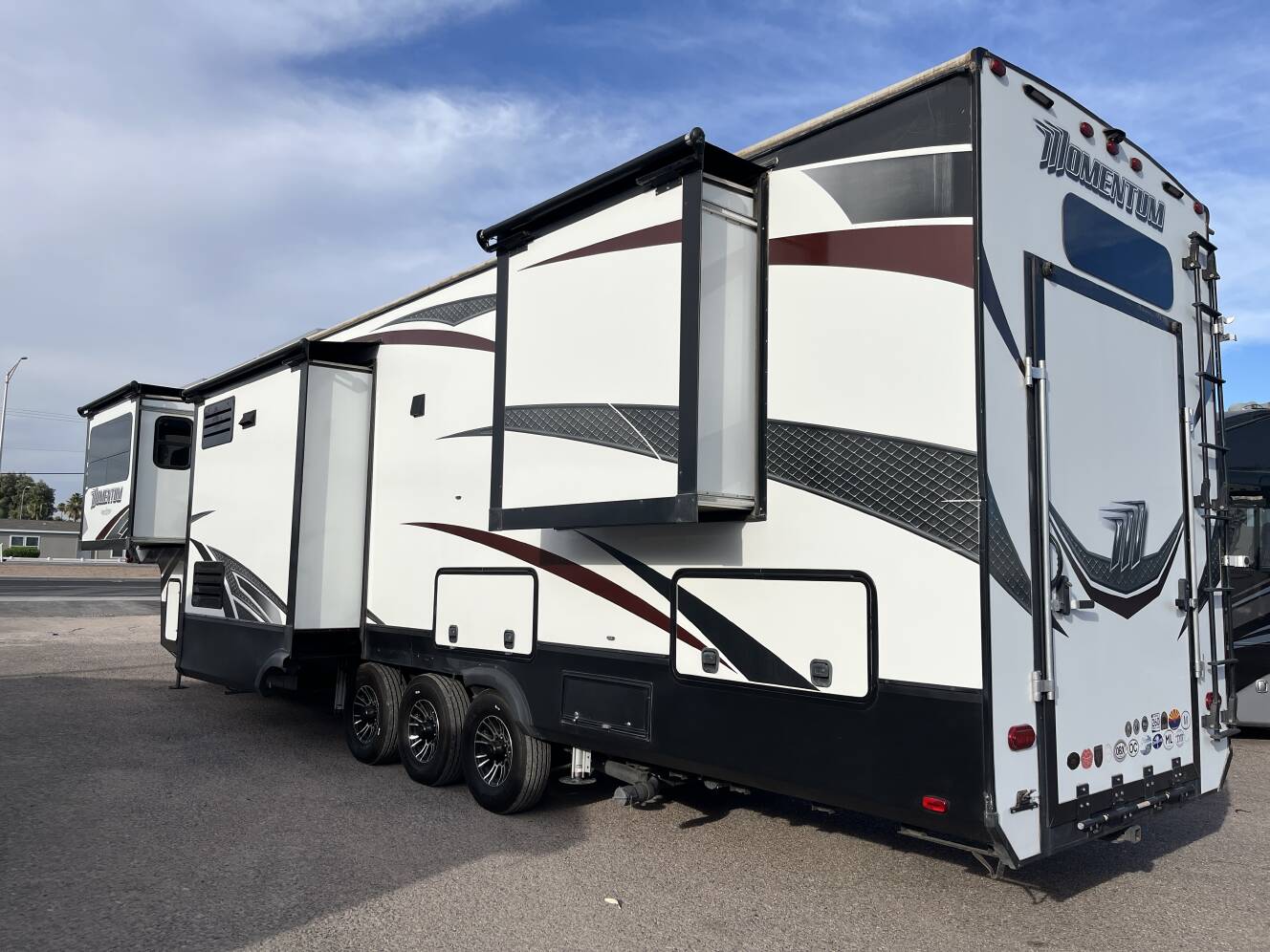 A photo of this 2018 Grand Design MOMENTUM 376TH