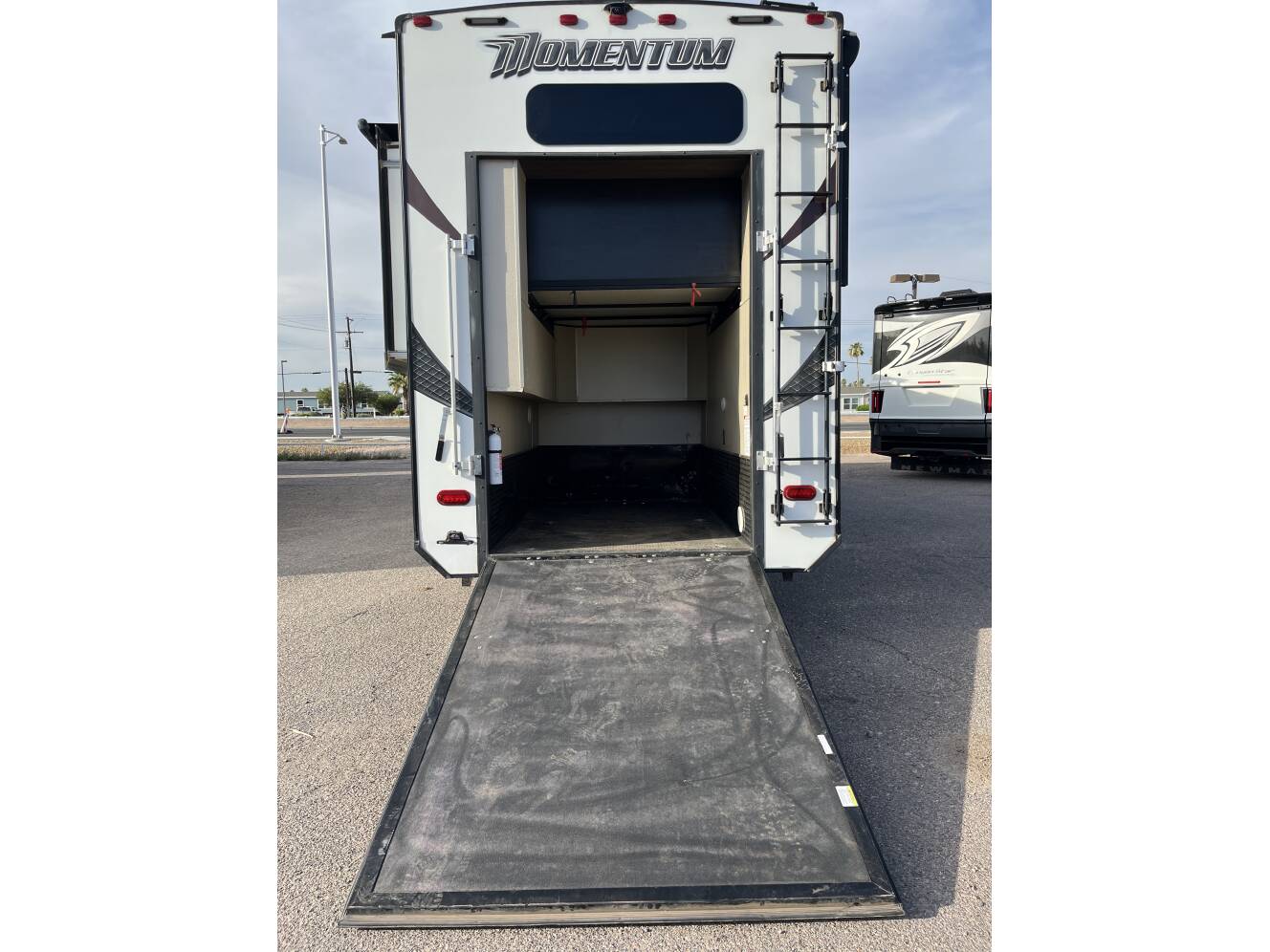 A photo of this 2018 Grand Design MOMENTUM 376TH