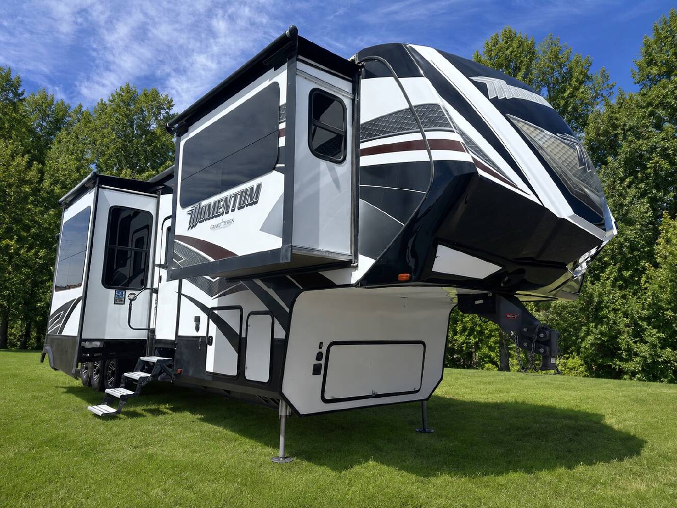 A photo of this 2018 Grand Design MOMENTUM 376TH