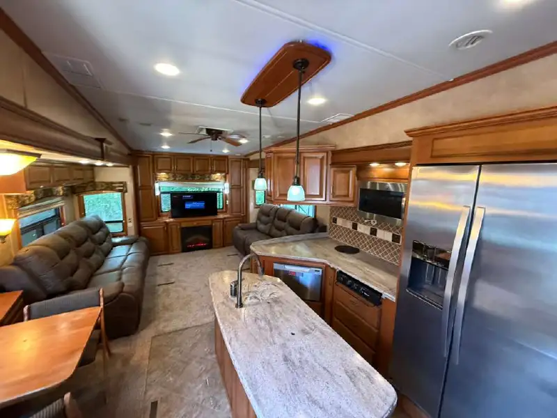 2014 DRV MOBILE SUITES 38RESB3