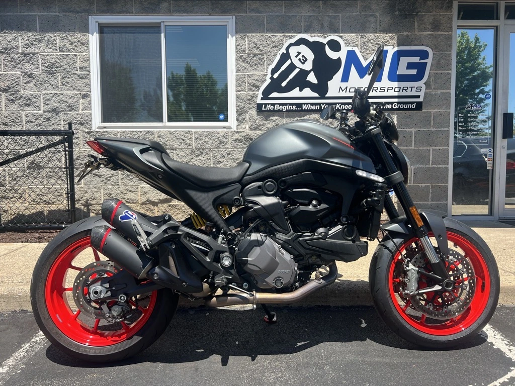 2021 Ducati MONSTER 937+ Sportbike