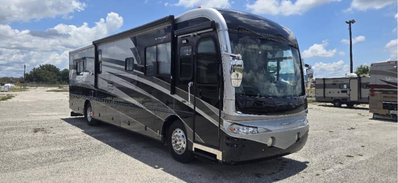 A photo of this 2005 Fleetwood REVOLUTION® LE 40C