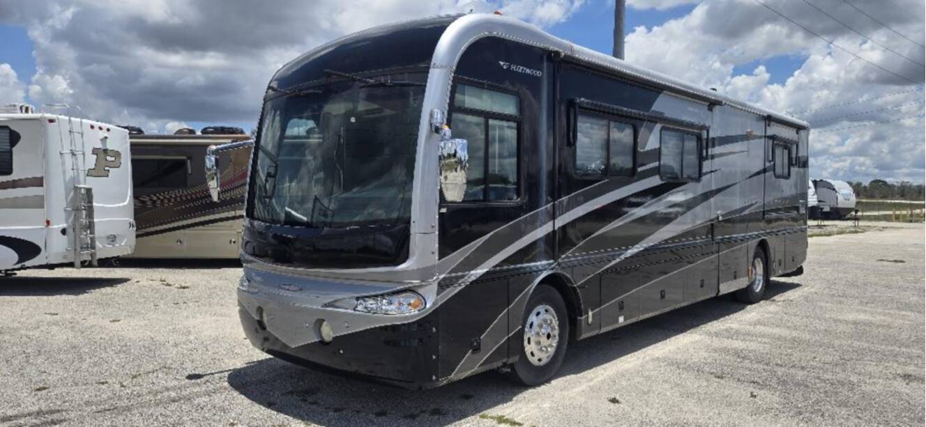 A photo of this 2005 Fleetwood REVOLUTION® LE 40C