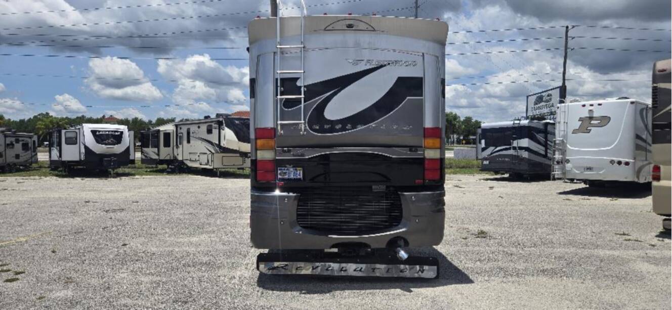 A photo of this 2005 Fleetwood REVOLUTION® LE 40C