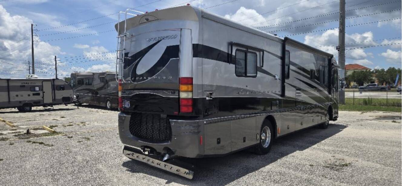 A photo of this 2005 Fleetwood REVOLUTION® LE 40C