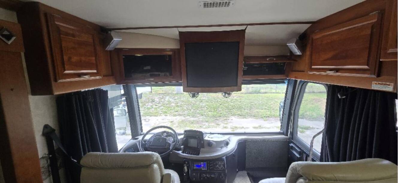 A photo of this 2005 Fleetwood REVOLUTION® LE 40C