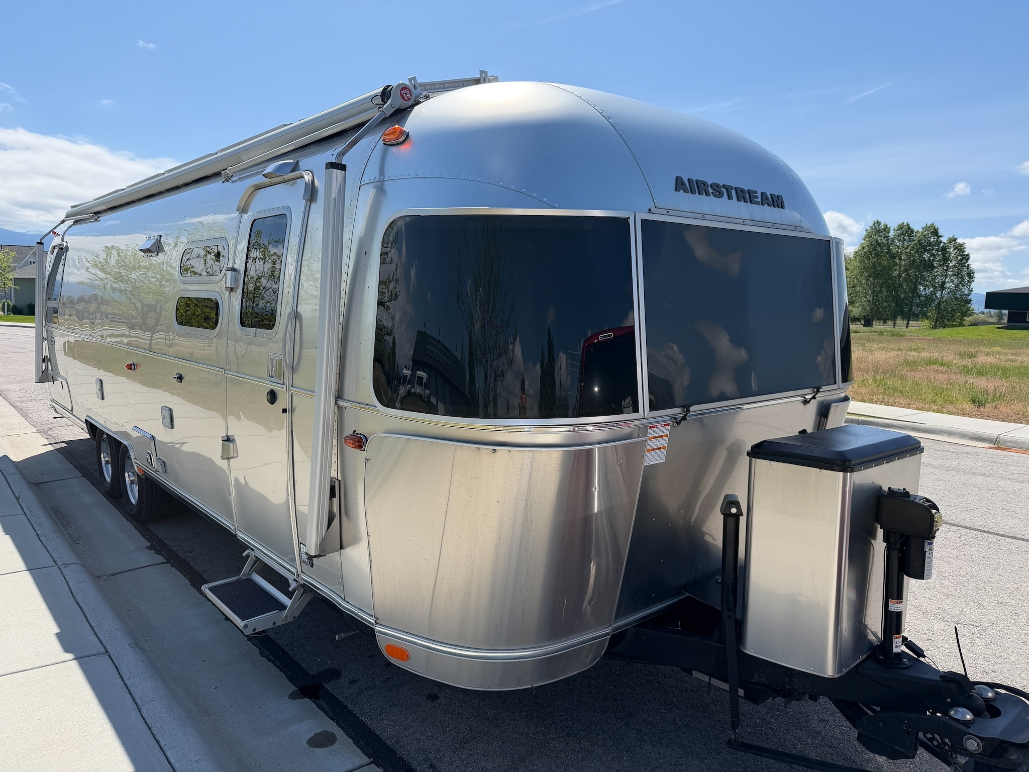 2023 Airstream GLOBETROTTER 30RB TWIN in hamilton MT
