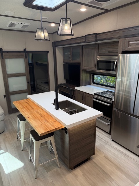 2021 Grand Design SOLITUDE S-CLASS 3740BH-R in spring hill TN