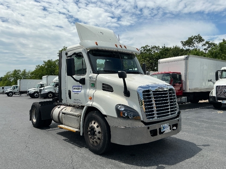 2017 FREIGHTLINER CASCADIA 113 in Harrisburg, PA