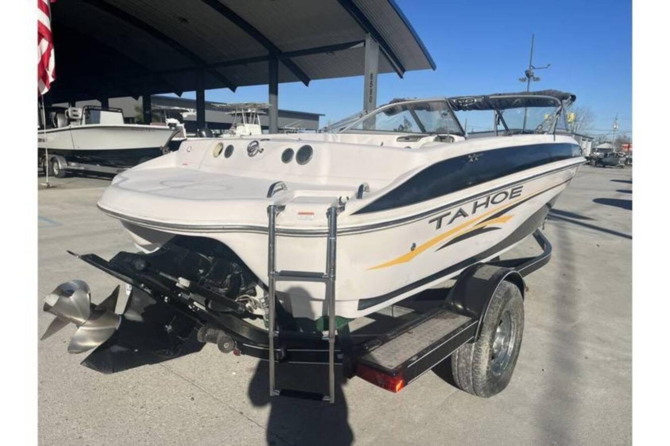 A photo of this 2006 Tahoe 206