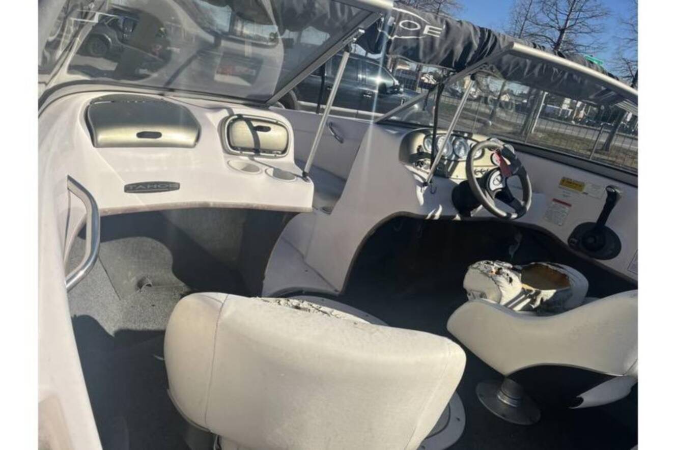 A photo of this 2006 Tahoe 206