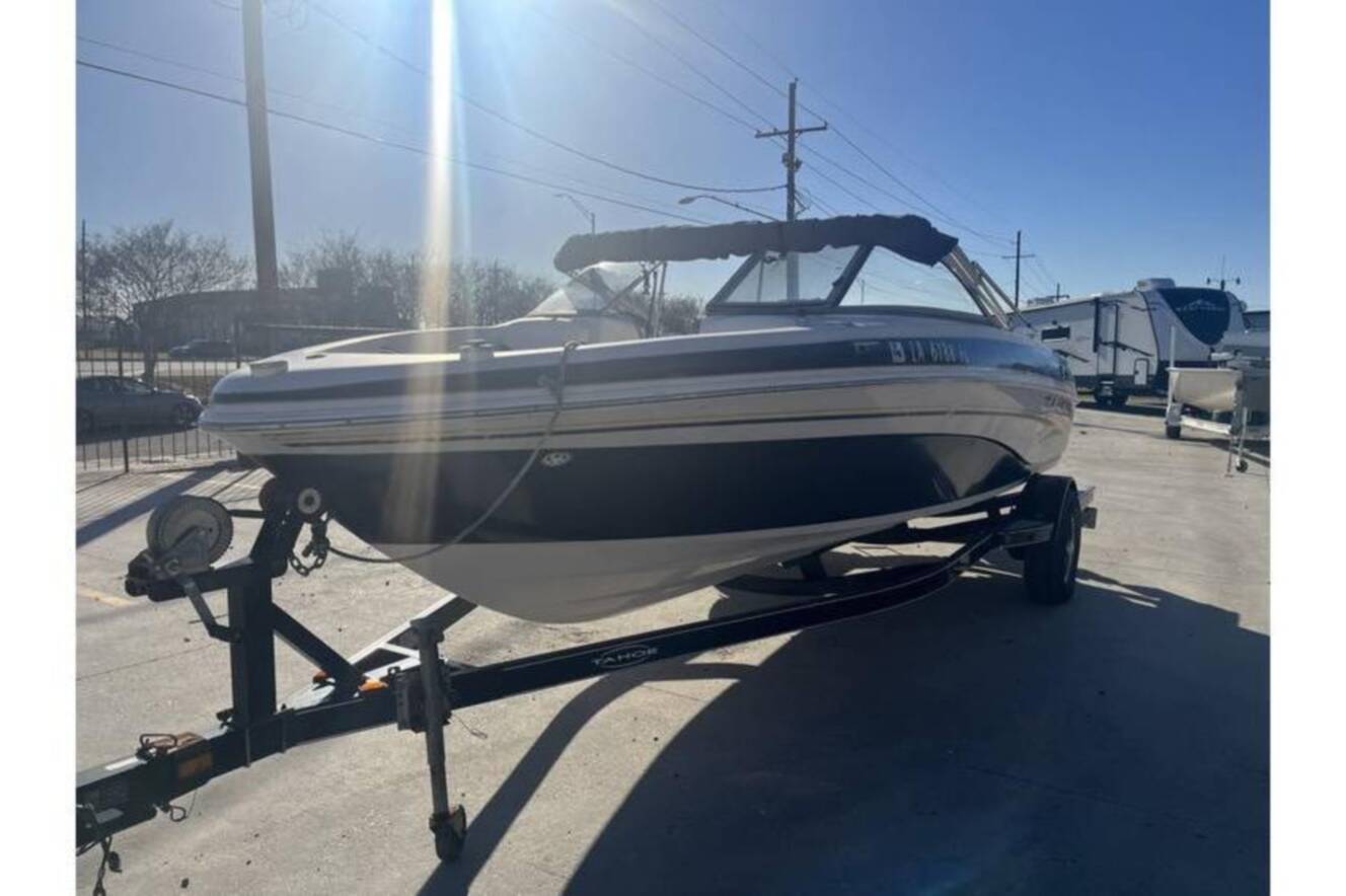 A photo of this 2006 Tahoe 206