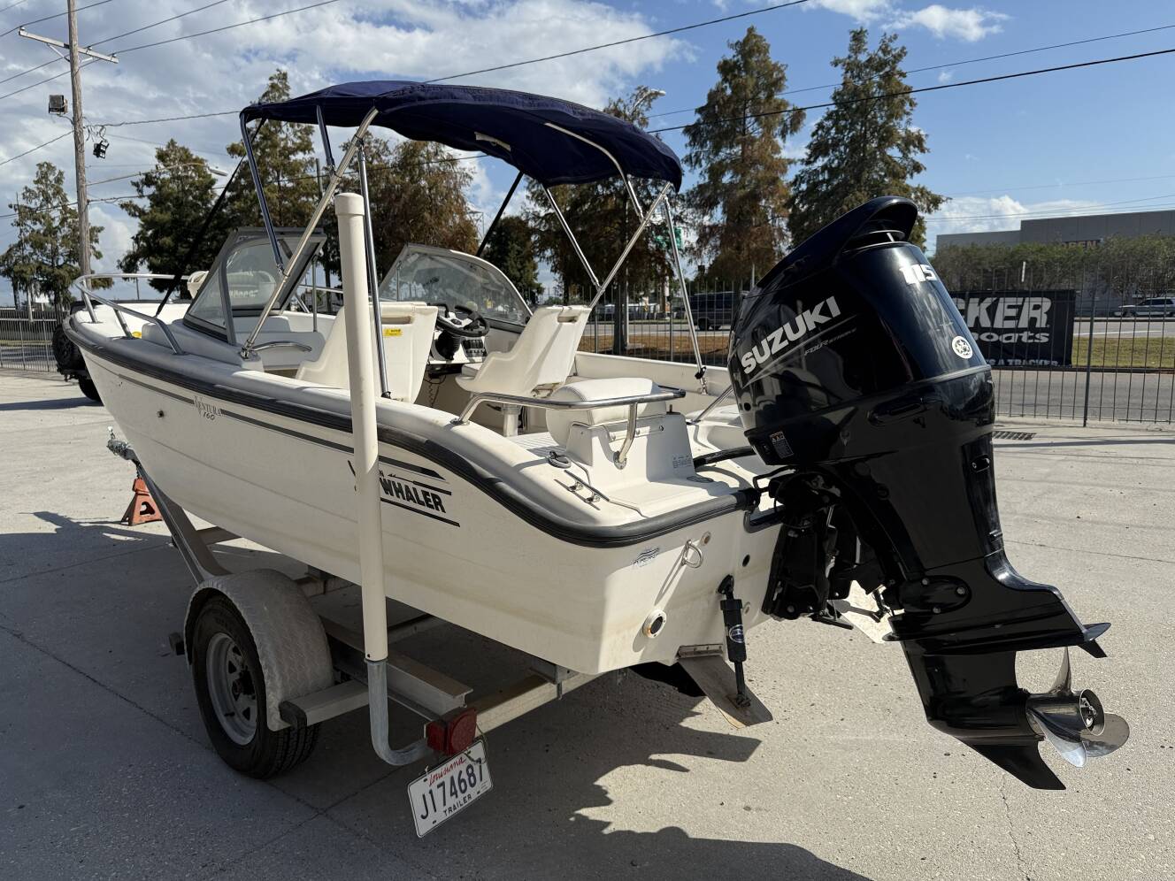 A photo of this 2002 Boston Whaler Ventura 160