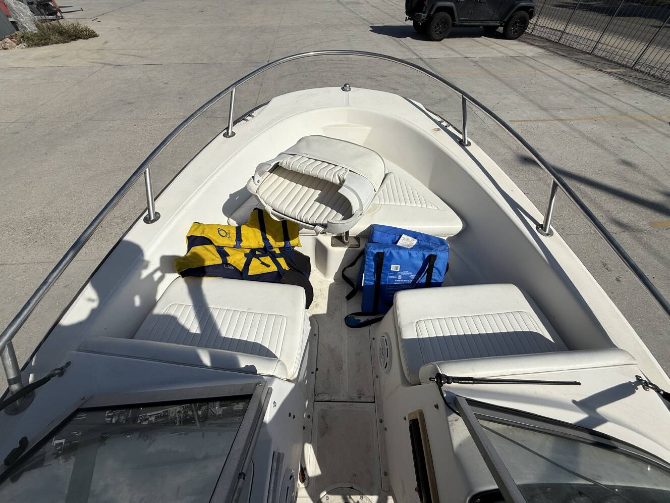 A photo of this 2002 Boston Whaler Ventura 160