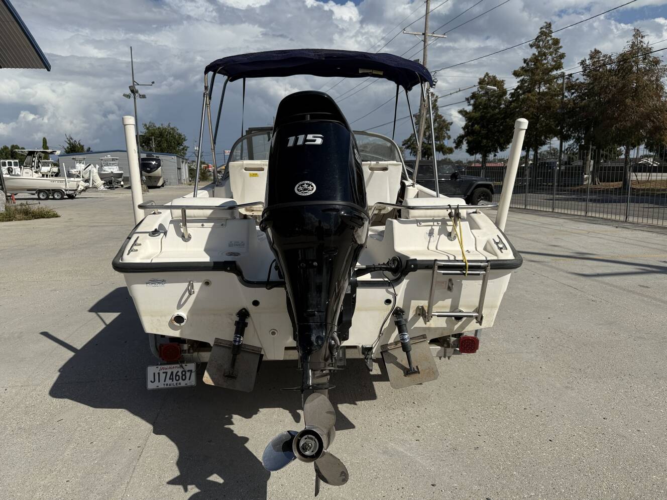 A photo of this 2002 Boston Whaler Ventura 160