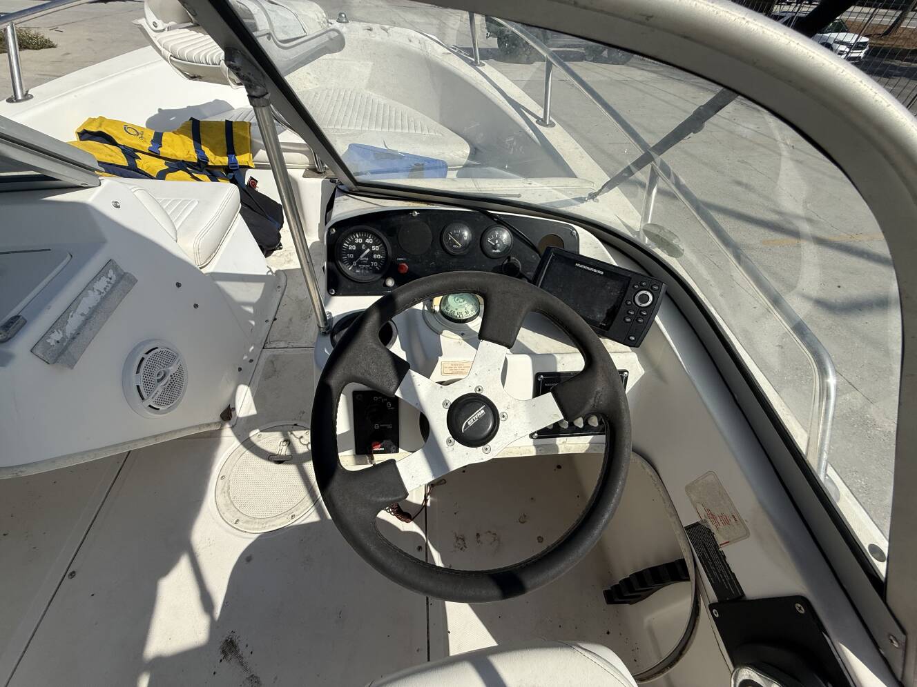 A photo of this 2002 Boston Whaler Ventura 160