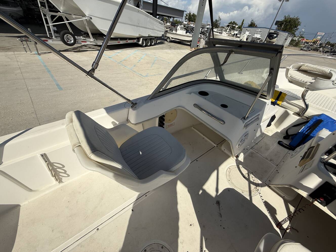 A photo of this 2002 Boston Whaler Ventura 160