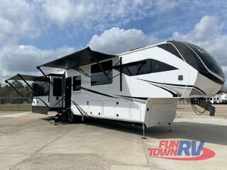 2025 GRAND DESIGN SOLITUDE 388MBS