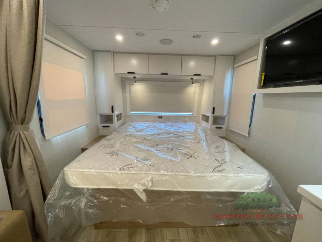 A photo of this 2026 Winnebago Thrive 18FBS