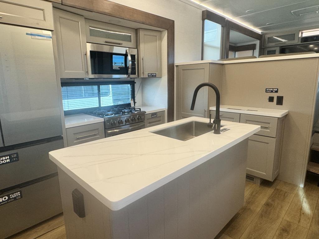2026 Alliance Rv Paradigm 385FL in slaton TX