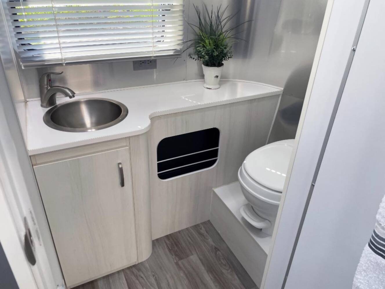 A photo of this 2019 Airstream Bambi SPORT 22