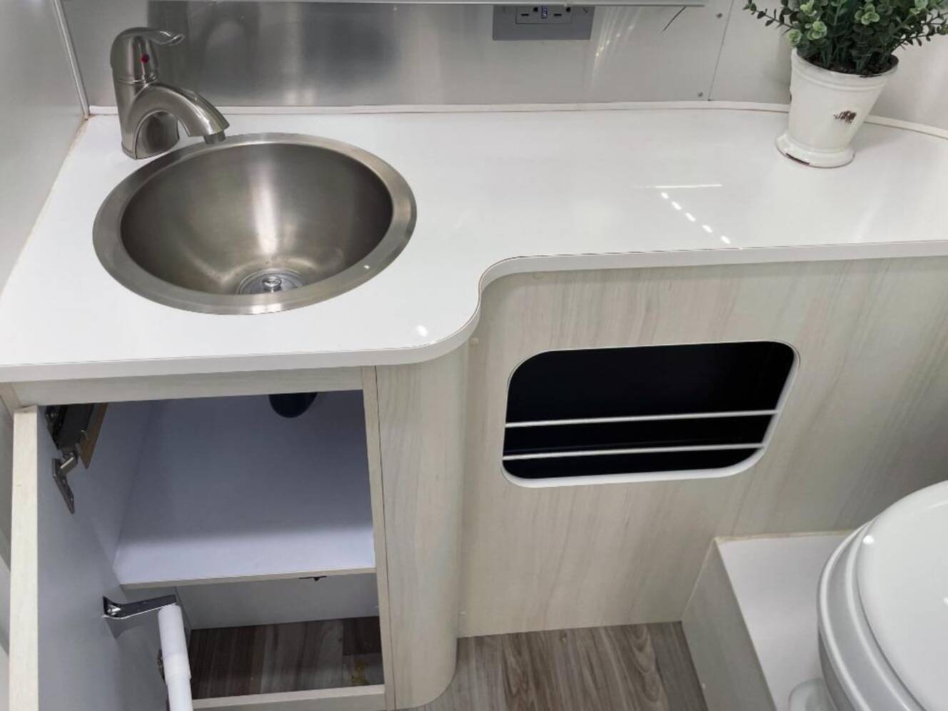 A photo of this 2019 Airstream Bambi SPORT 22