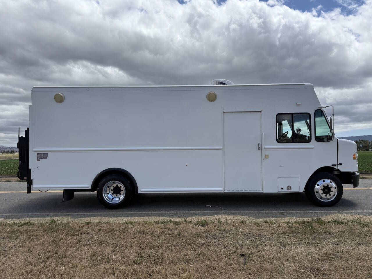 2014 FREIGHTLINER MT55 Chassis in San Jose, CA
