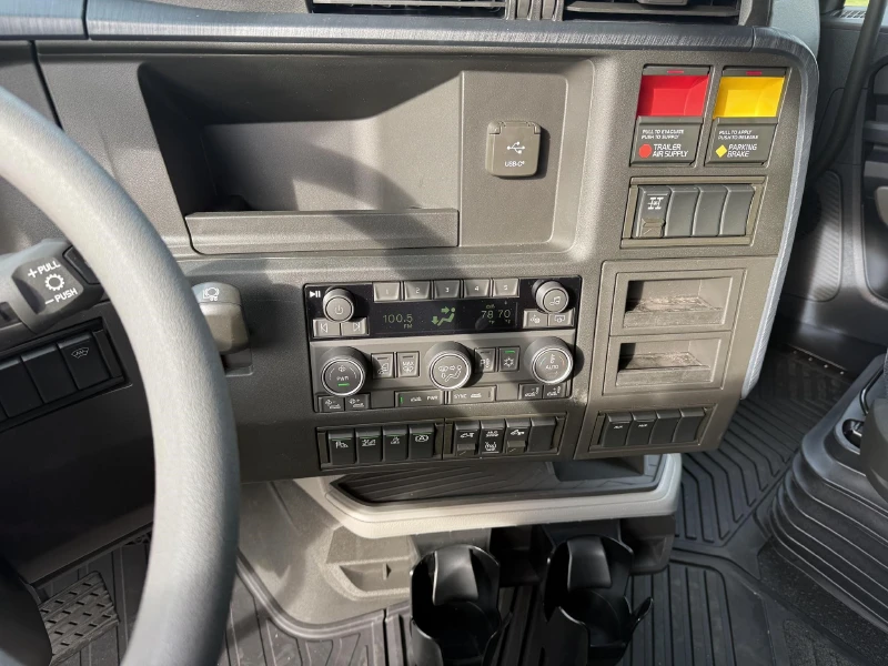 2027 VOLVO VNL64T860