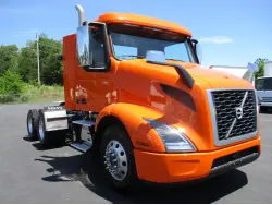 2022 VOLVO VNR64T300