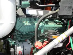 2022 VOLVO VNR64T300