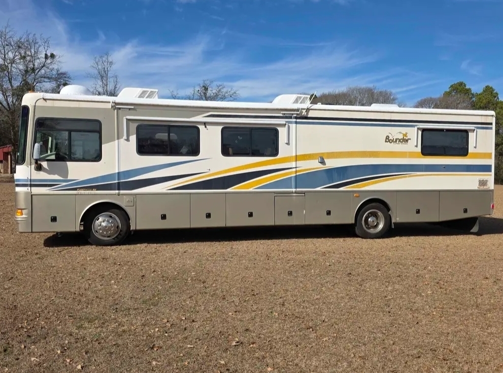 2003 Fleetwood BOUNDER 39Z in sumter SC