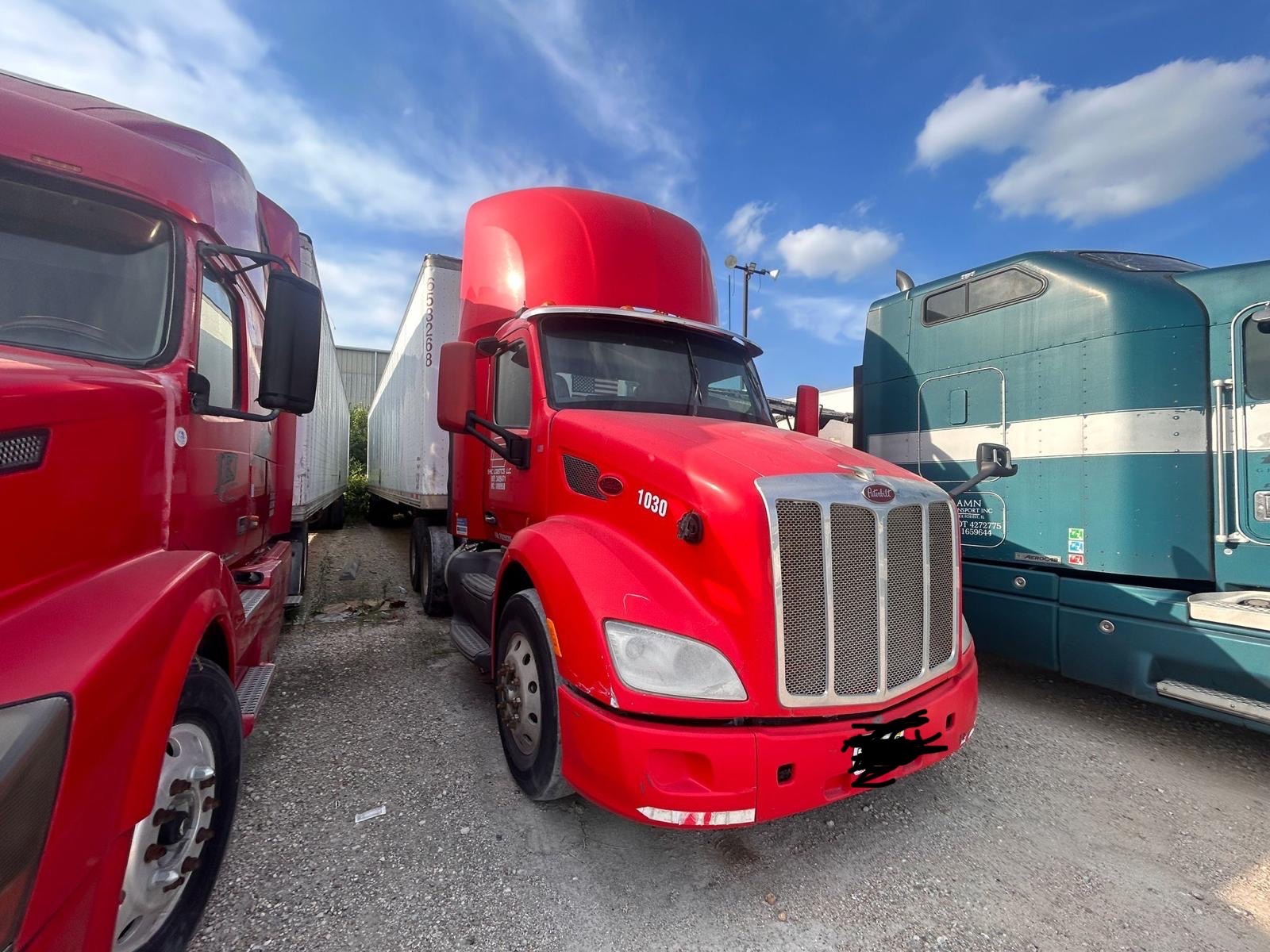 2015 PETERBILT 579 in Houston, TX