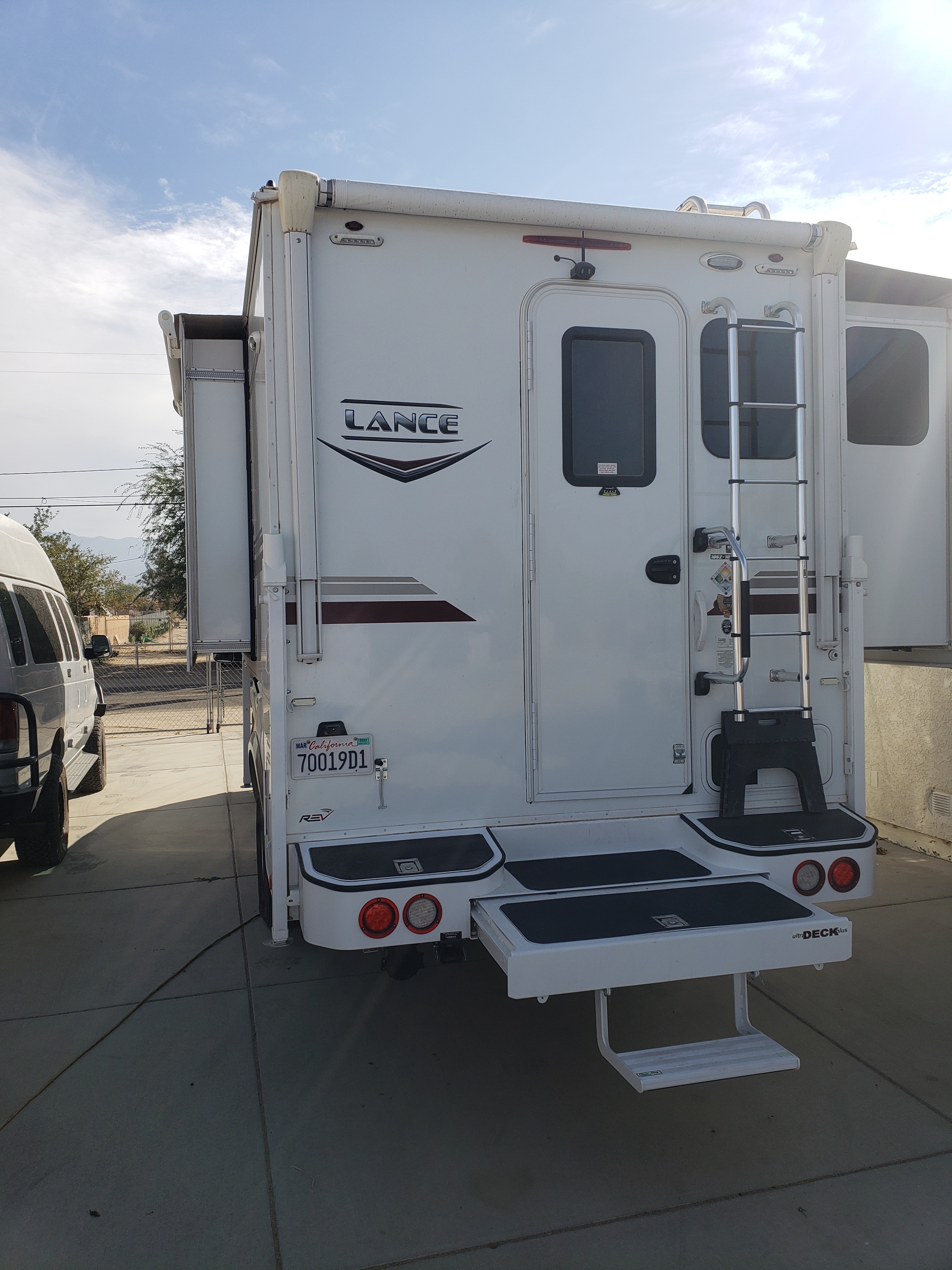 2022 Lance 1062 Truck Camper in litlerock CA
